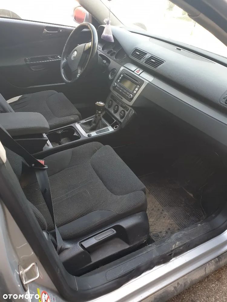 Volkswagen Passat 2,0 140 KM  z 2006r. - 3