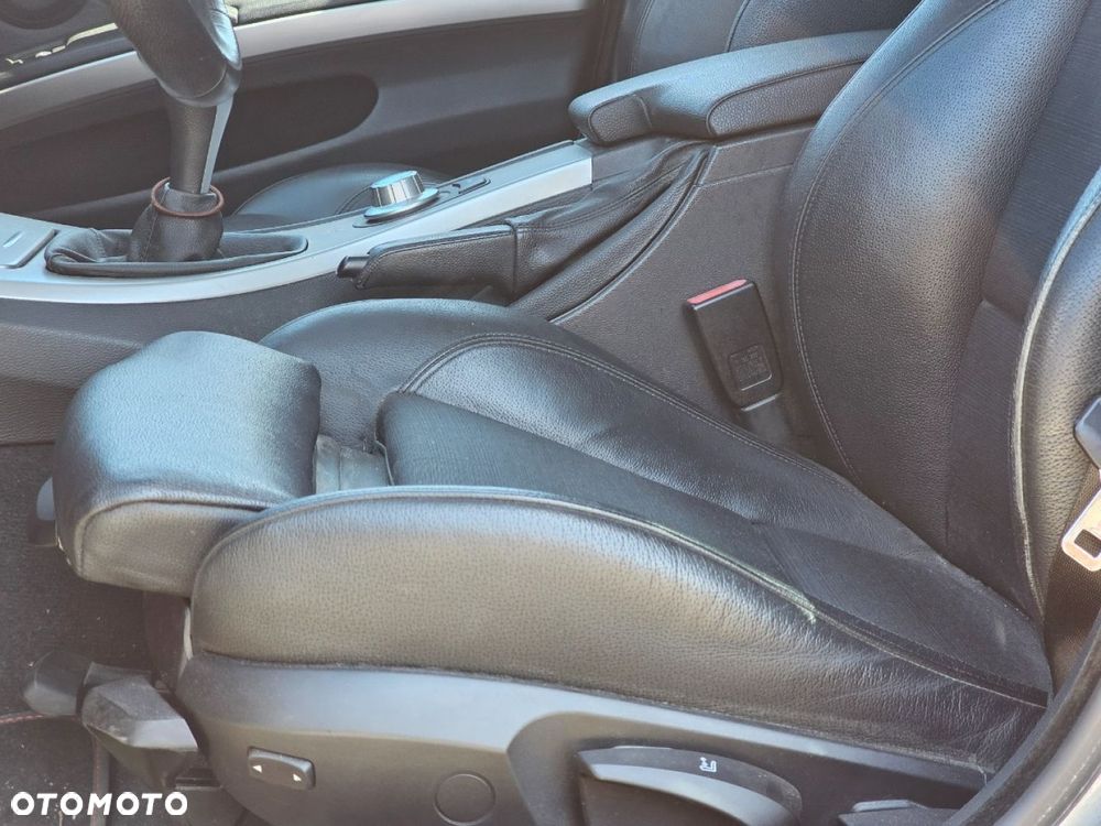 BMW Seria 3 330i - 12