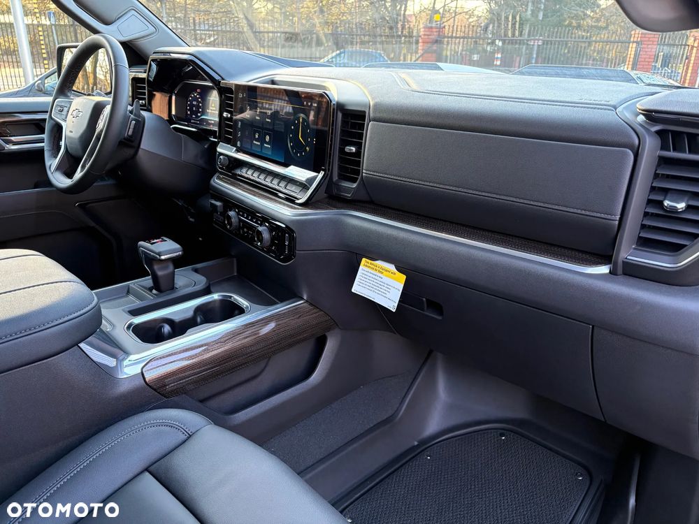 Chevrolet Silverado - 20