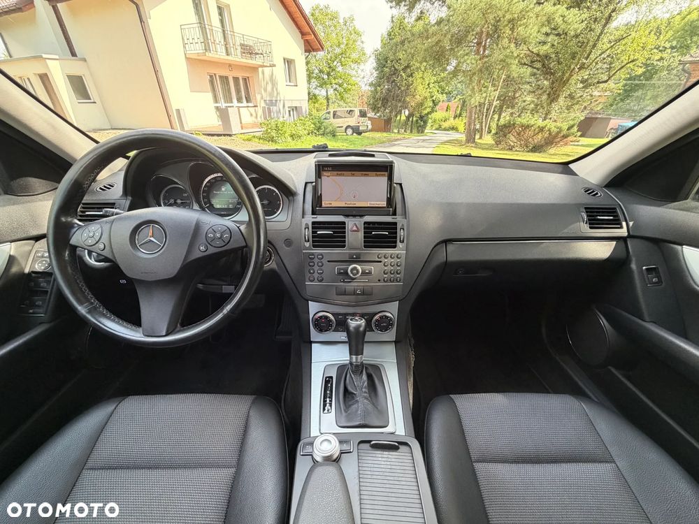 Mercedes-Benz Klasa C 250 CDI DPF 4Matic 7G-TRONIC BlueEFFICIENCY Avantgarde - 17