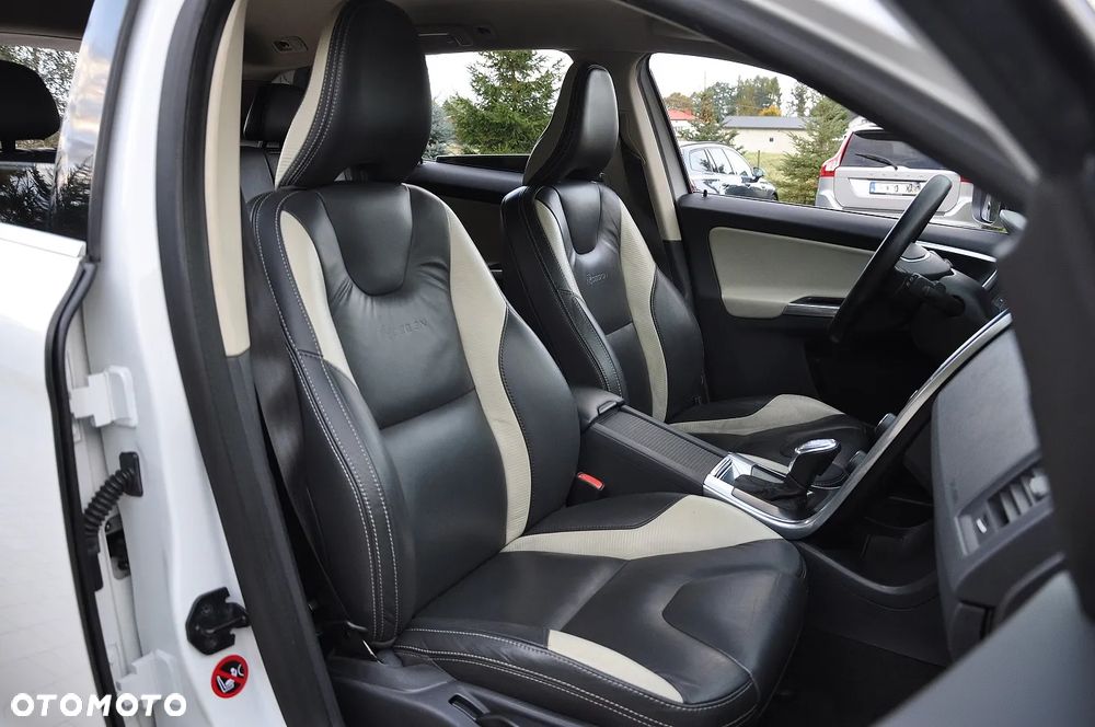 Volvo XC 60 D4 Geartronic RDesign - 23