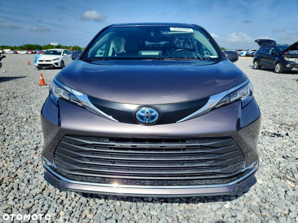 Toyota Sienna - 5