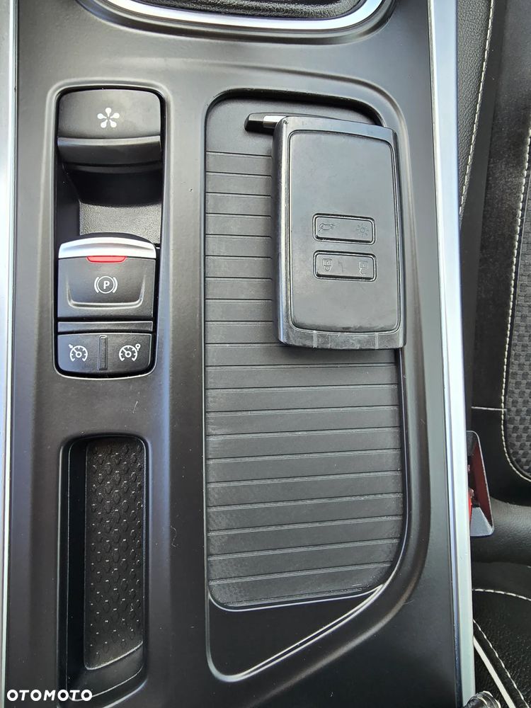 Renault Megane ENERGY TCe 130 Start & Stop LIMITED - 33
