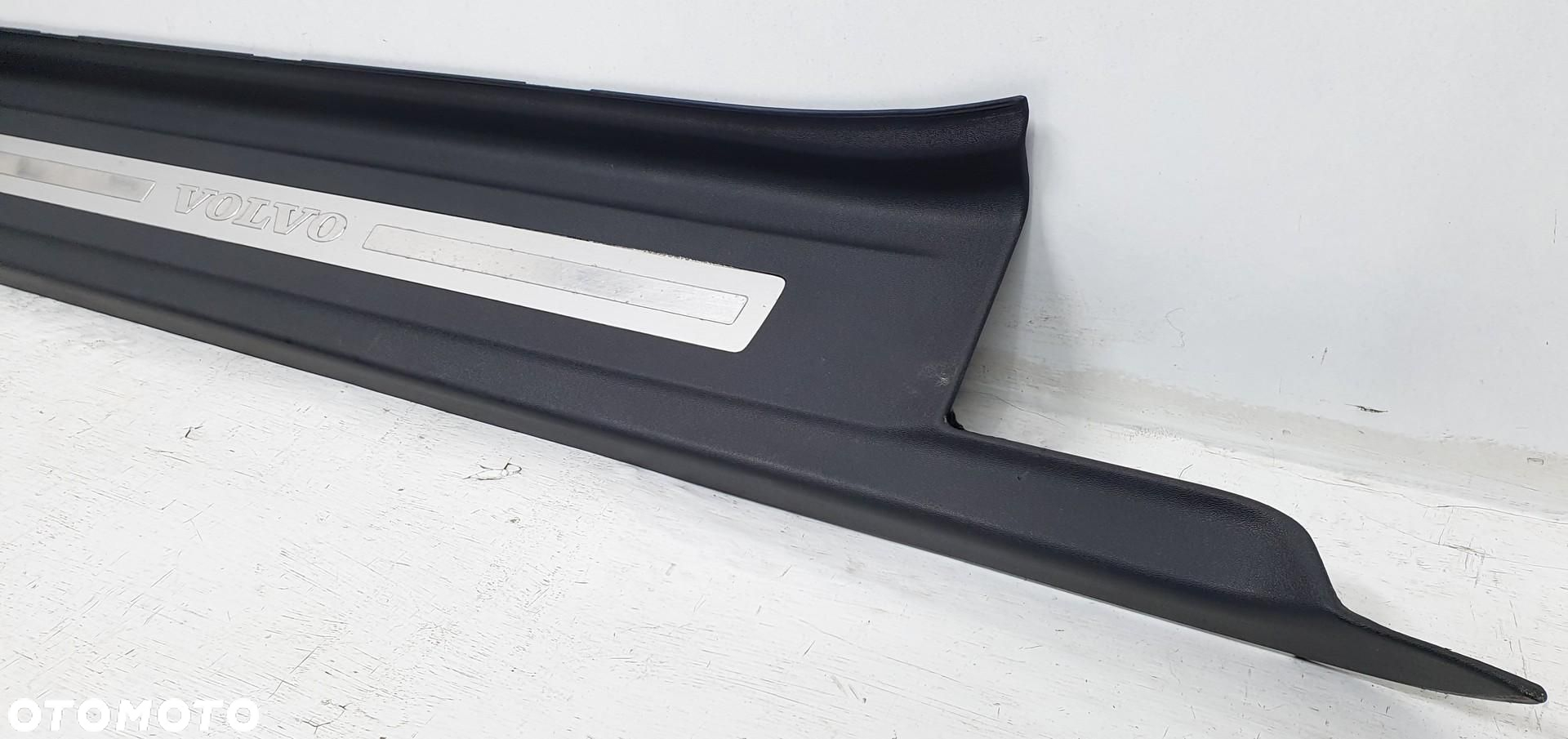 LISTWA NAKŁADKA PROGU LEWY PRZÓD VOLVO C70 II 30787317 - 2