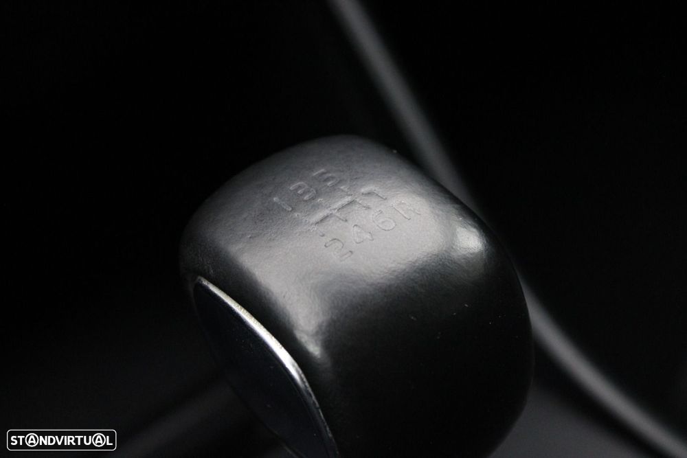 Volvo XC 40 1.5 T2 Momentum Core — fotografia 23