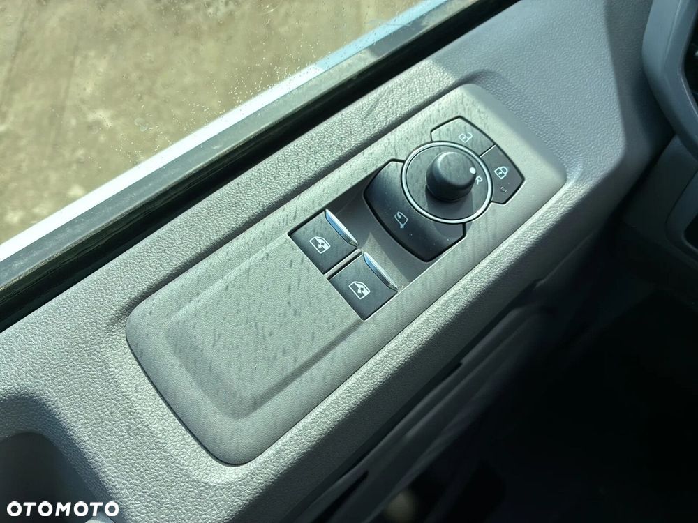 Volkswagen Transporter T7 Furgon Plus Edition/6 osob./AUTOMAT 2,0 l TDI 150 KM r. o. 3500 mm - 36