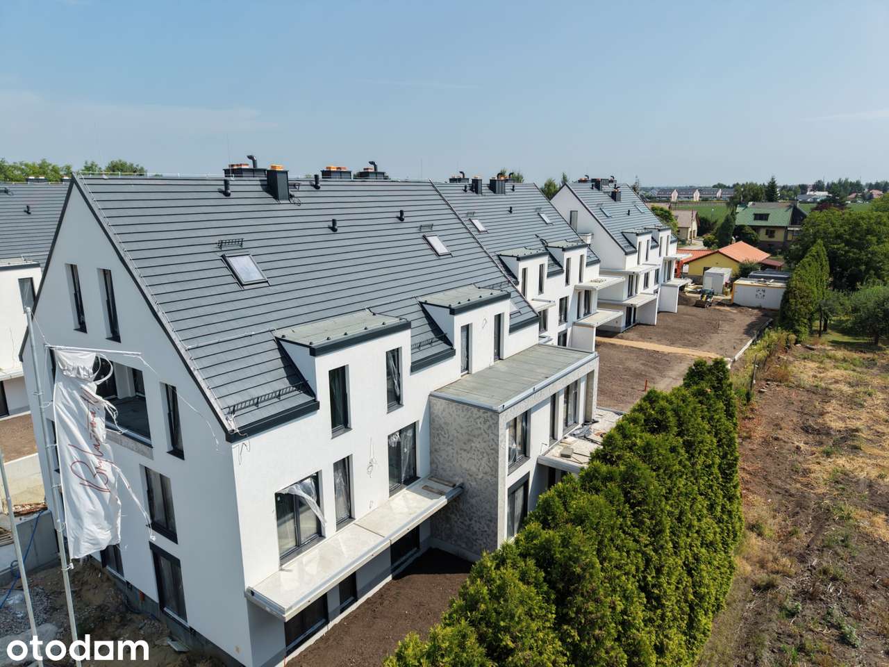 Dwupoziomowy apartament z antresolą i balkonem w kameralnej inwestycji