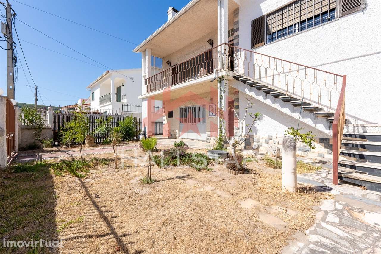 Moradia T2+T2 / Bifamiliar / Salir do Porto - Grande imagem: 2/34