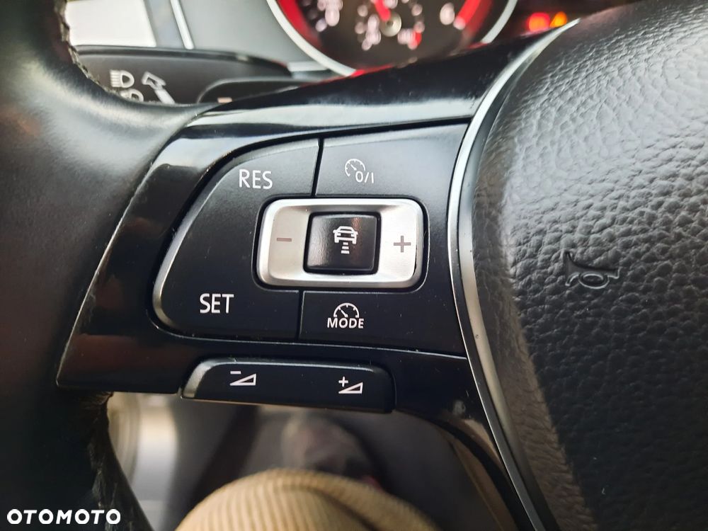 Volkswagen Passat - 26