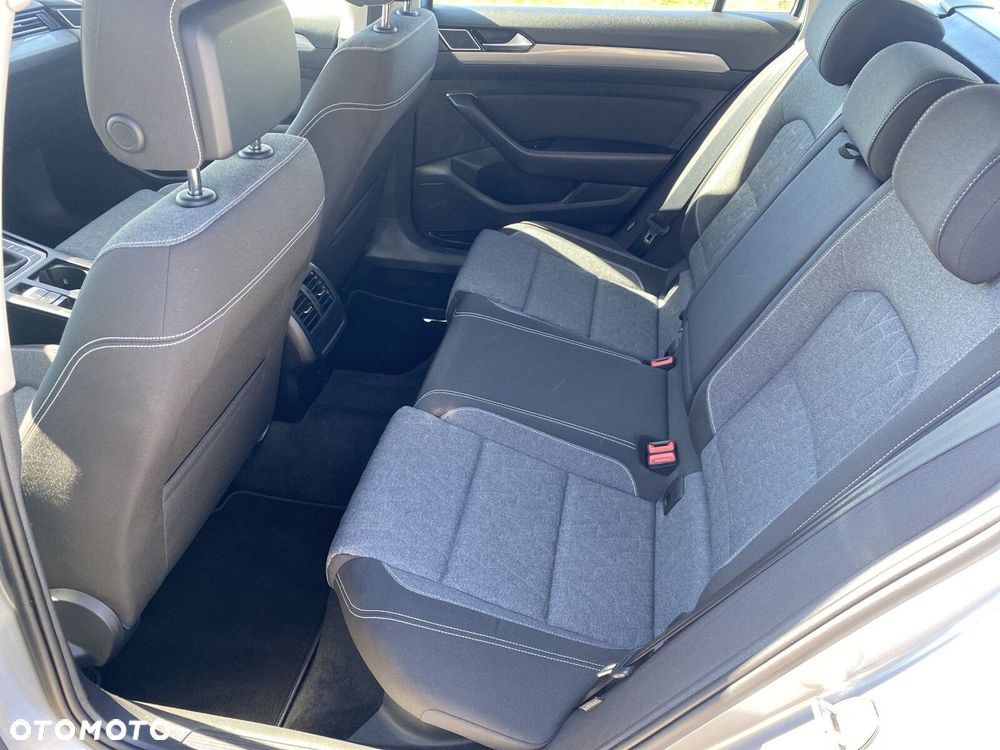 Volkswagen Passat - 13