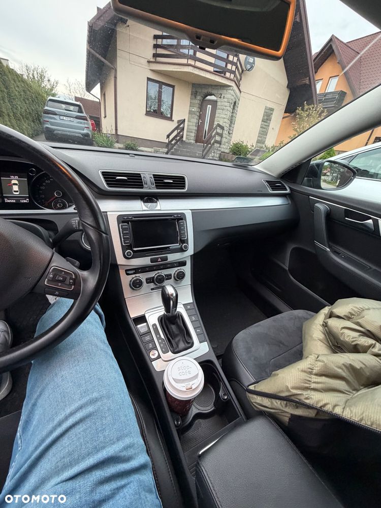 Volkswagen Passat 2.0 TDI Highline R-Style DSG - 23