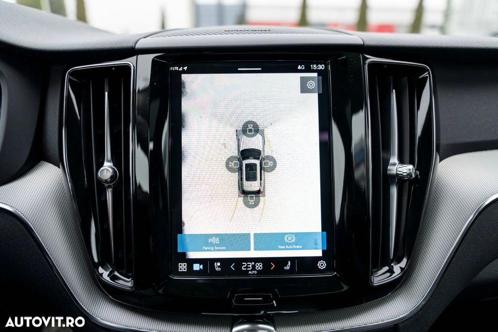 Volvo XC 60 B4 D Plus Dark - 27