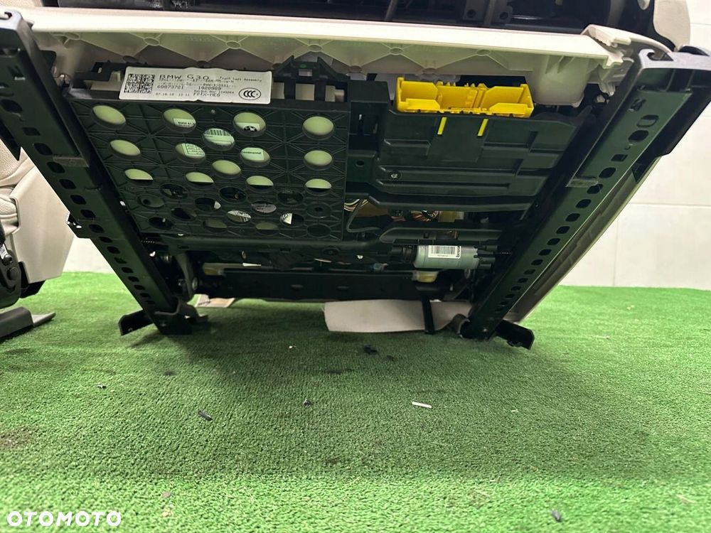 BMW 5 G30 ŚRODEK TAPICERKA FOTELE TUNEL KANAPA BOCZKI SKÓRA HARMAN KARDON - 5