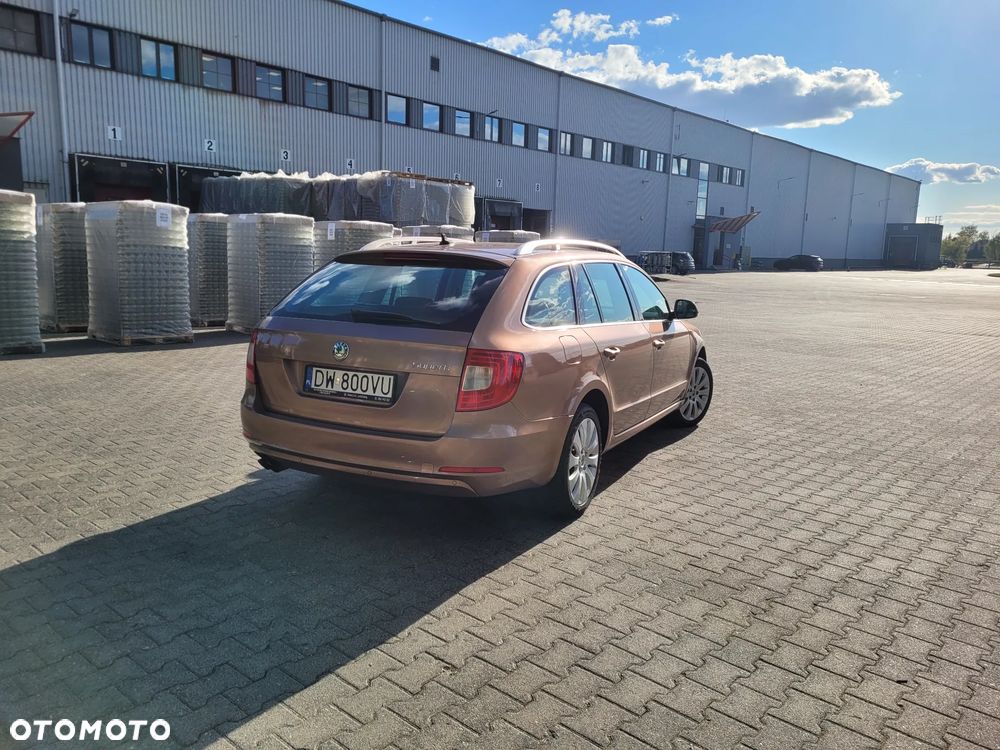 Skoda Superb 2.0 TDI Ambition DSG - 5