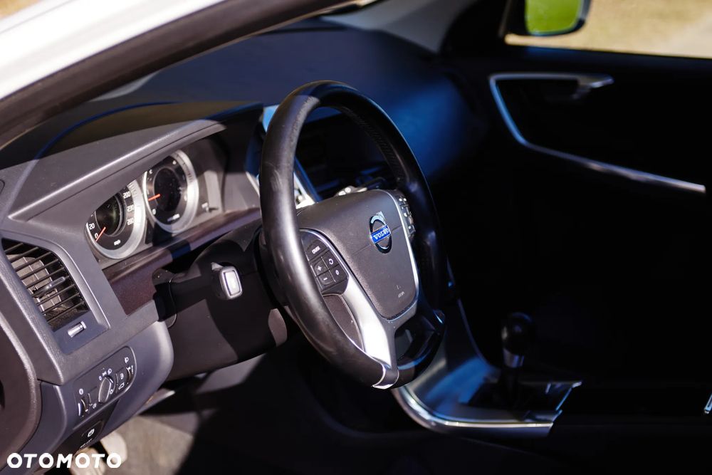 Volvo XC 60 D4 Momentum - 13