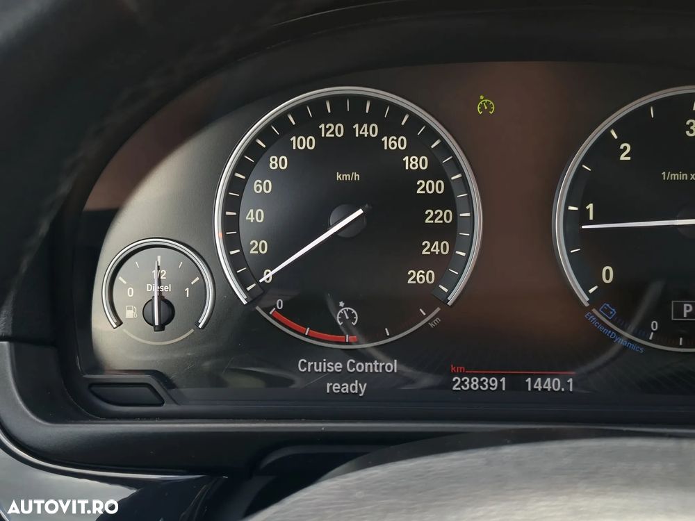 BMW Seria 5 525d Touring Aut. Luxury Line - 40