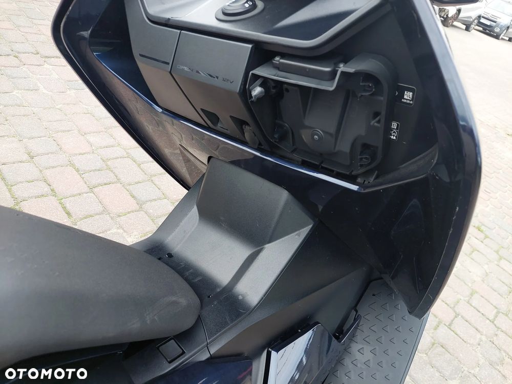 BMW CE 04 - 11