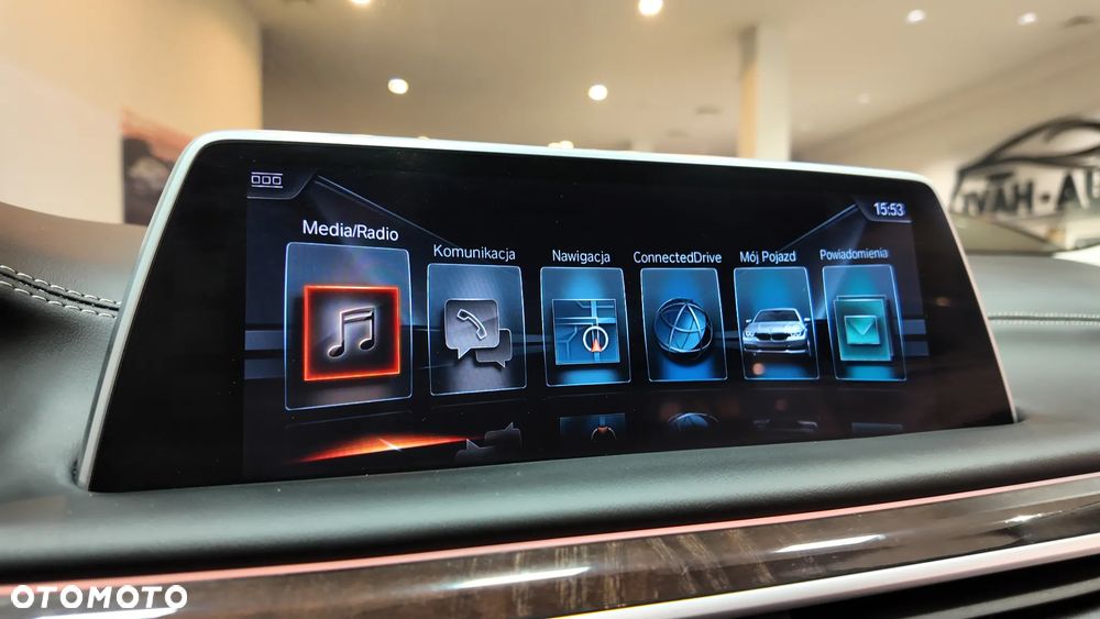 BMW Seria 7 750Li xDrive - 25