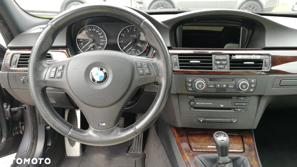 BMW Seria 3 330i - 7