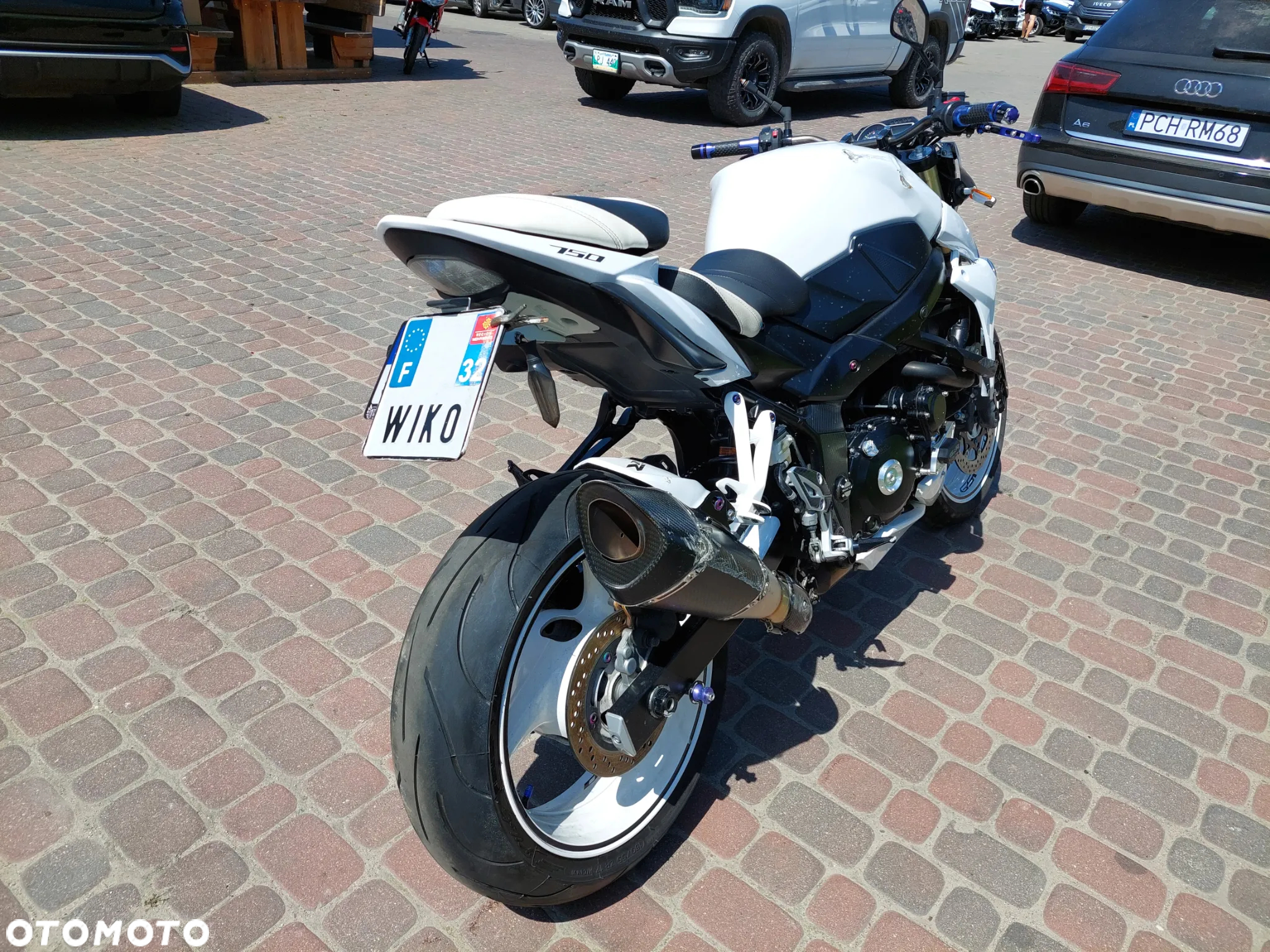 Suzuki GSR - 6