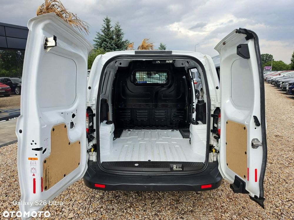 Ford Transit Courier - 32