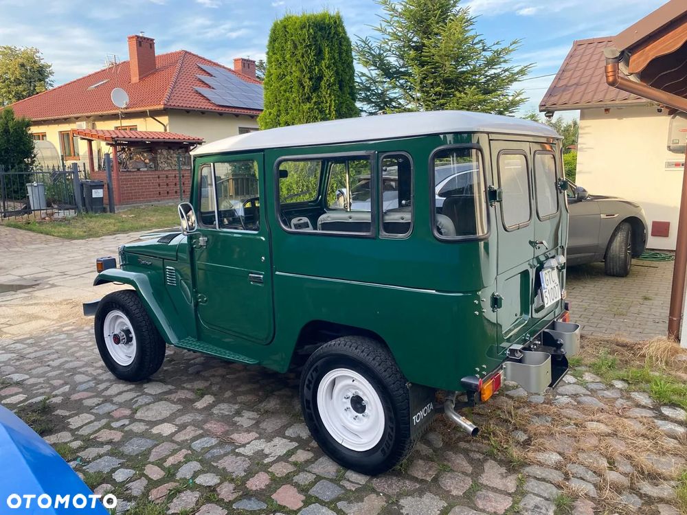 Toyota Land Cruiser - 2