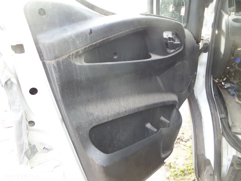 11691 Fotel plastiki osłony boczki Iveco Daily 14- - 8