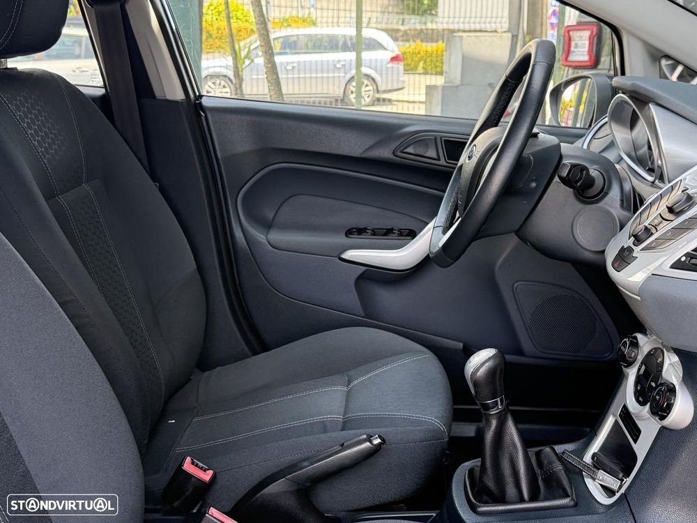 Ford Fiesta 1.25 Titanium - 32