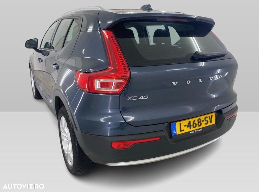 Volvo XC 40 T2 Momentum Pro - 4