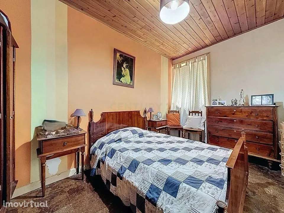 Invista no Centro de Ponta Delgada – Moradia com Enorme Potencial - Grande imagem: 4/26