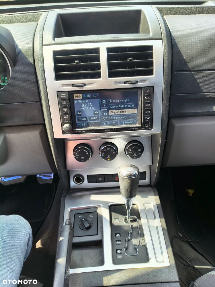 Dodge Nitro 2.8 CRD SXT - 10