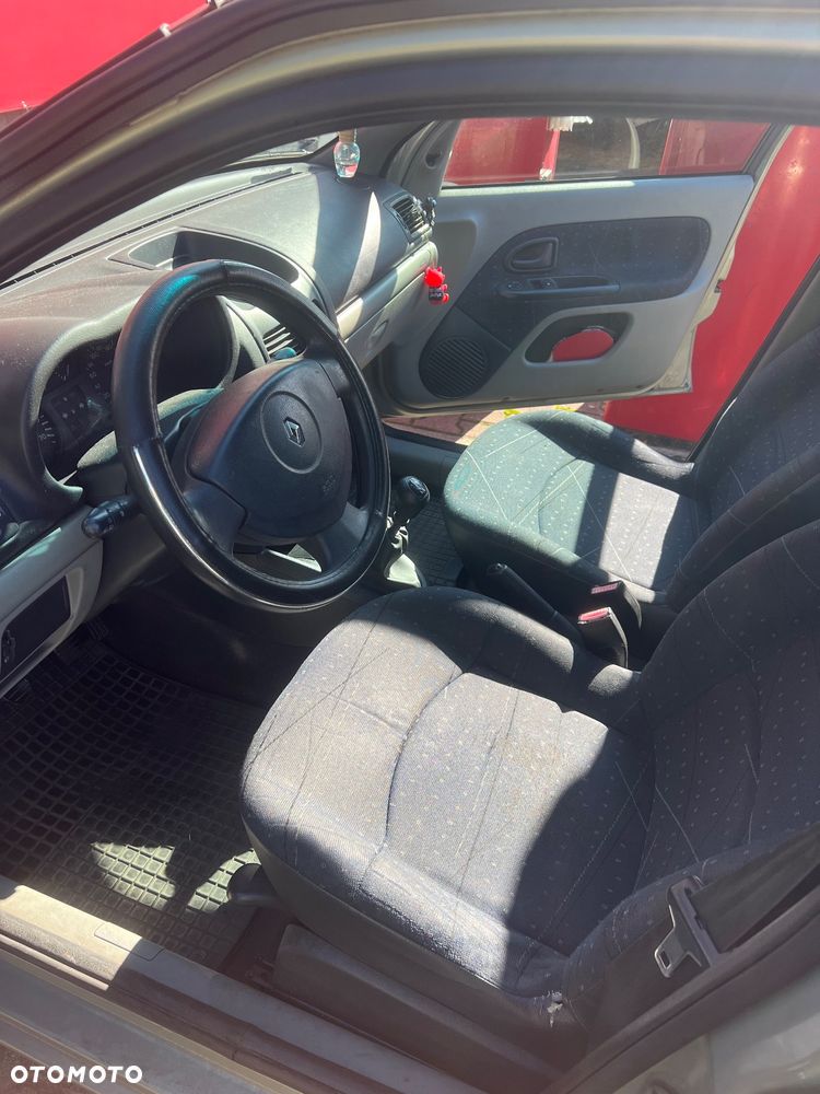 Renault Clio - 9