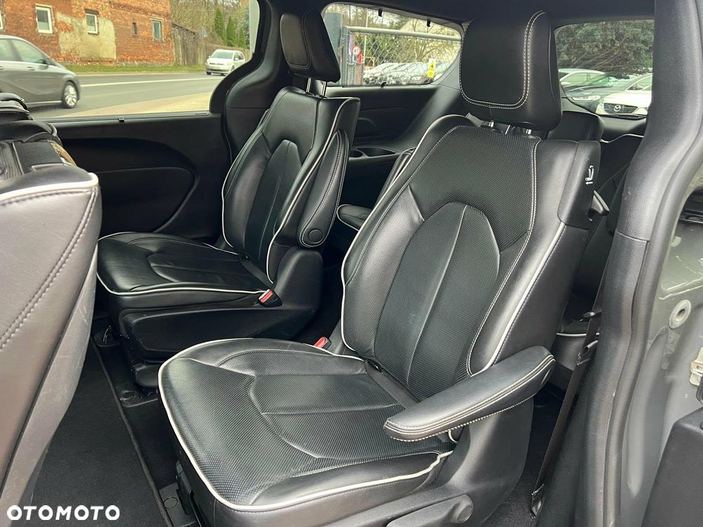 Chrysler Pacifica - 13