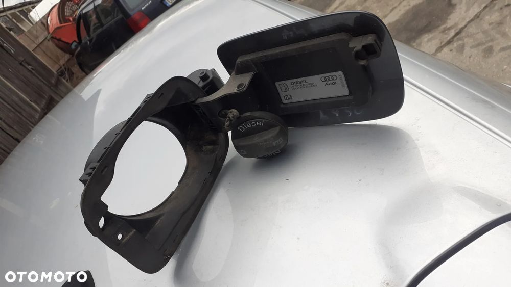 Klapka wlewu paliwa Audi A4 B8 lift LY9G - 2