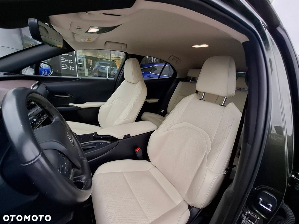 Lexus UX - 11