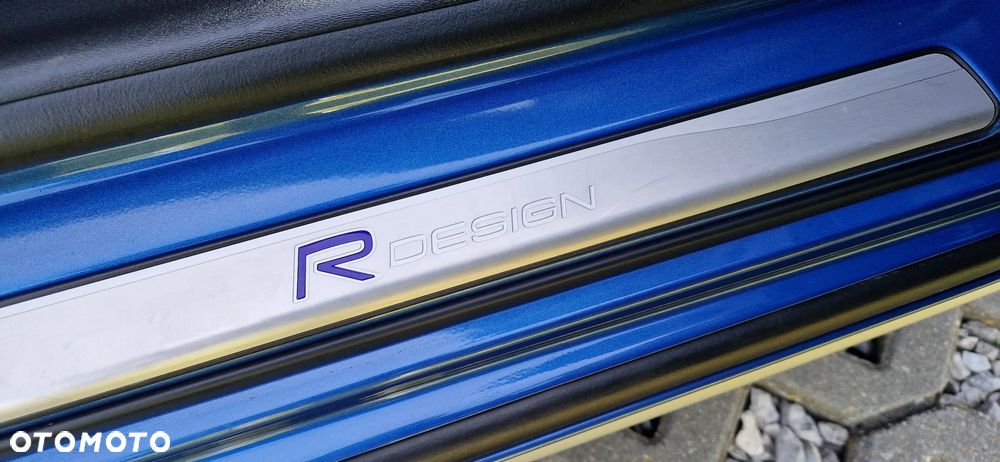 Volvo V60 D6 AWD Plug-in Hybrid Momentum - 31