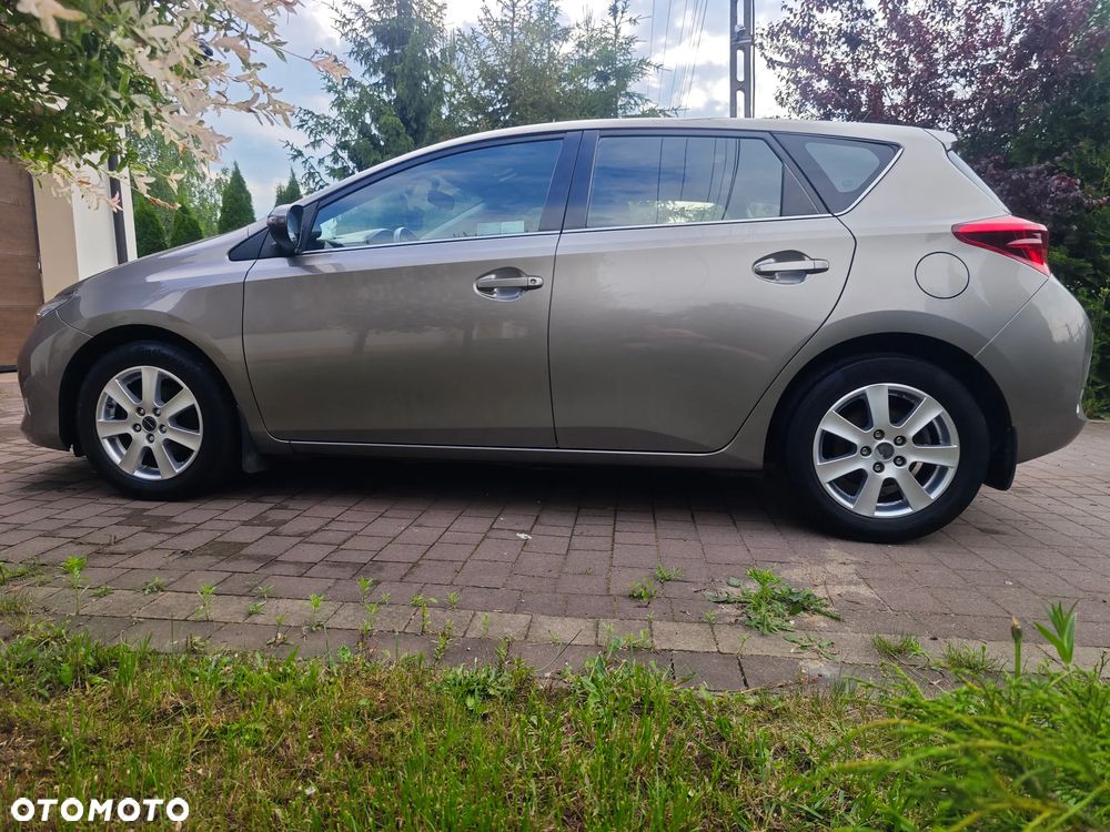 Toyota Auris 1.6 Premium - 5