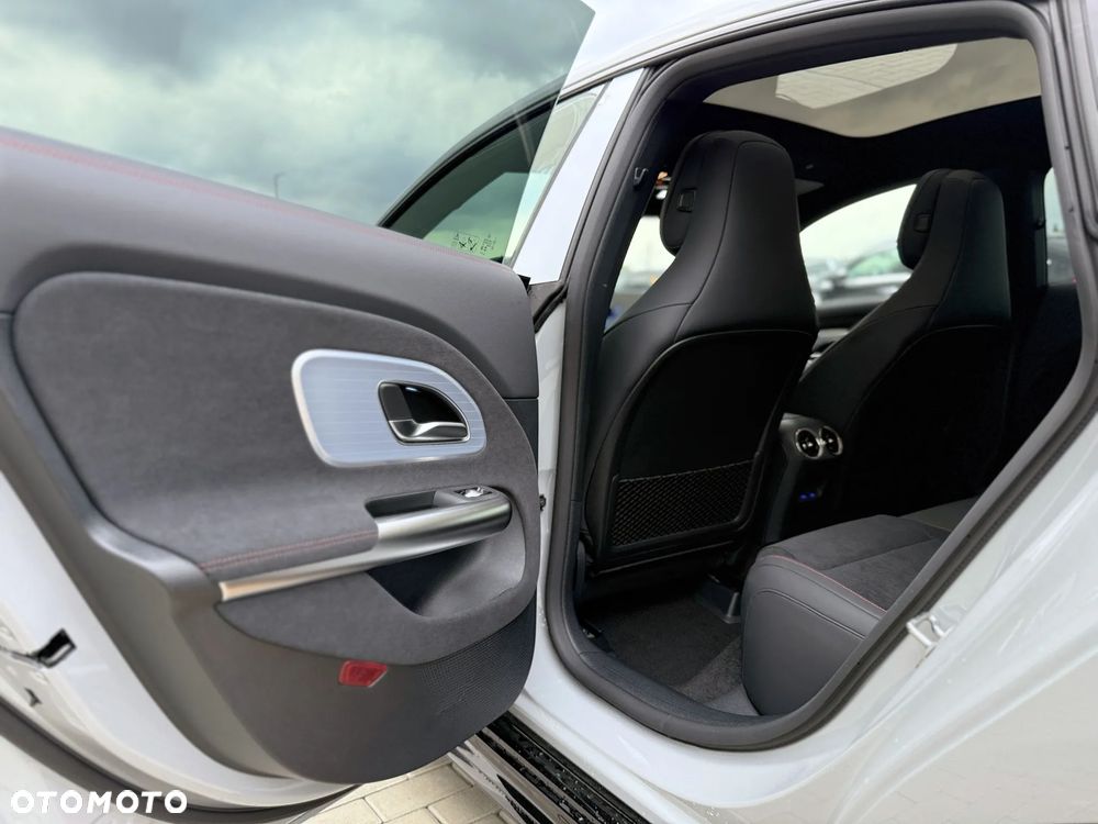 Mercedes-Benz CLA - 30