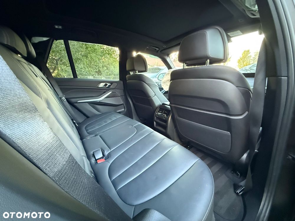 BMW X5 M50i - 22