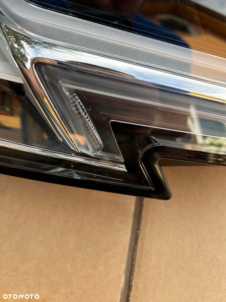 Audi A4 B9 lampa prawy przód 8W094103 full led - 6