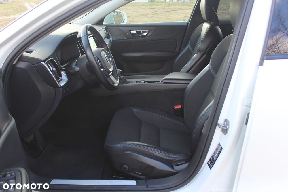 Volvo V60 Cross Country D4 AWD Geartronic - 26