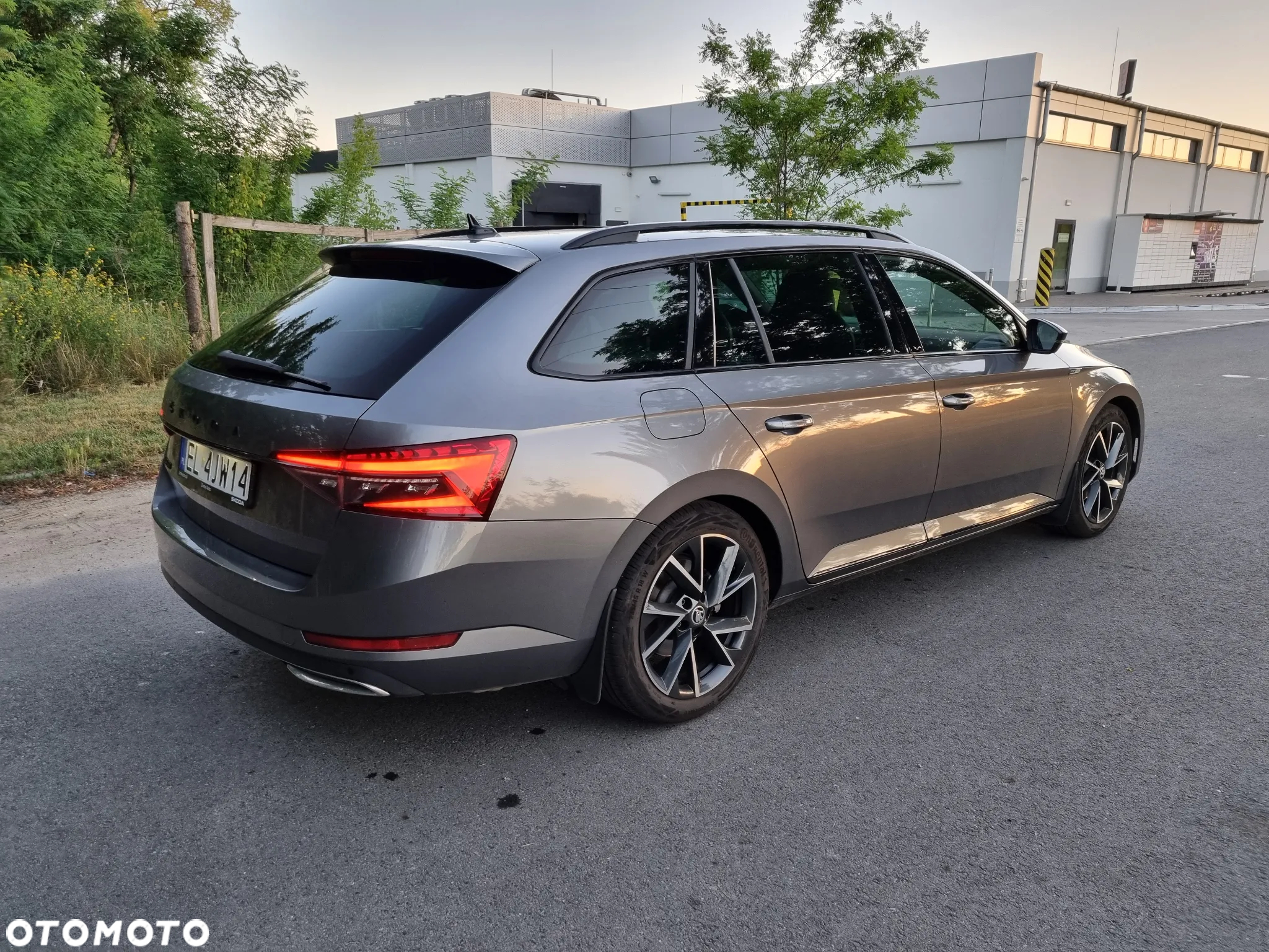 Skoda Superb 2.0 TSI Sportline DSG - 9
