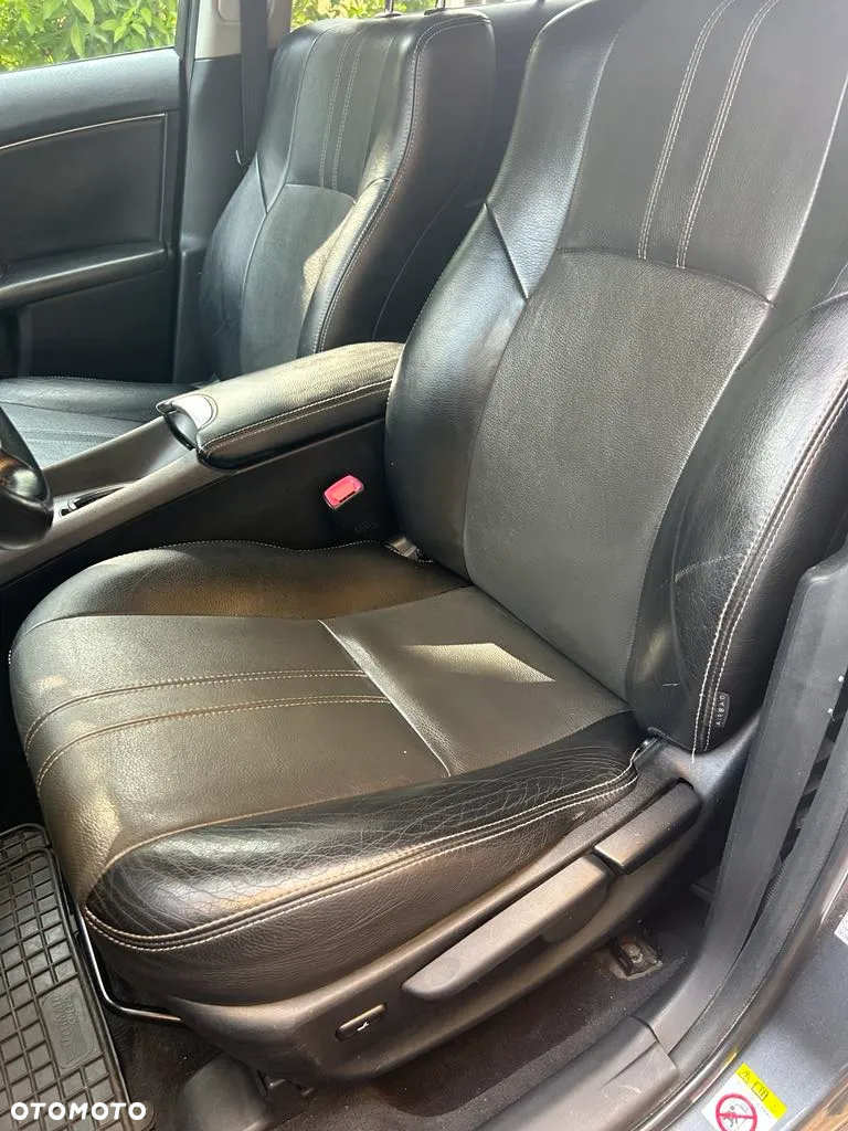 Toyota Avensis - 13