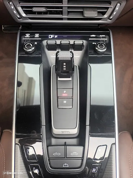 Porsche 911 (992) Turbo S PDK - 11