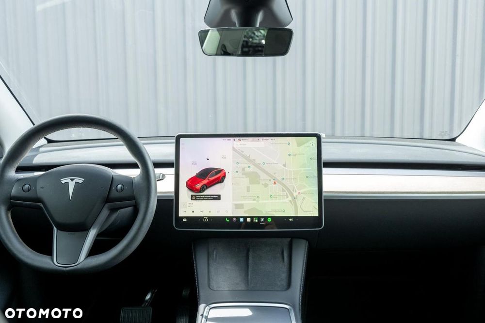 Tesla Model Y - 23