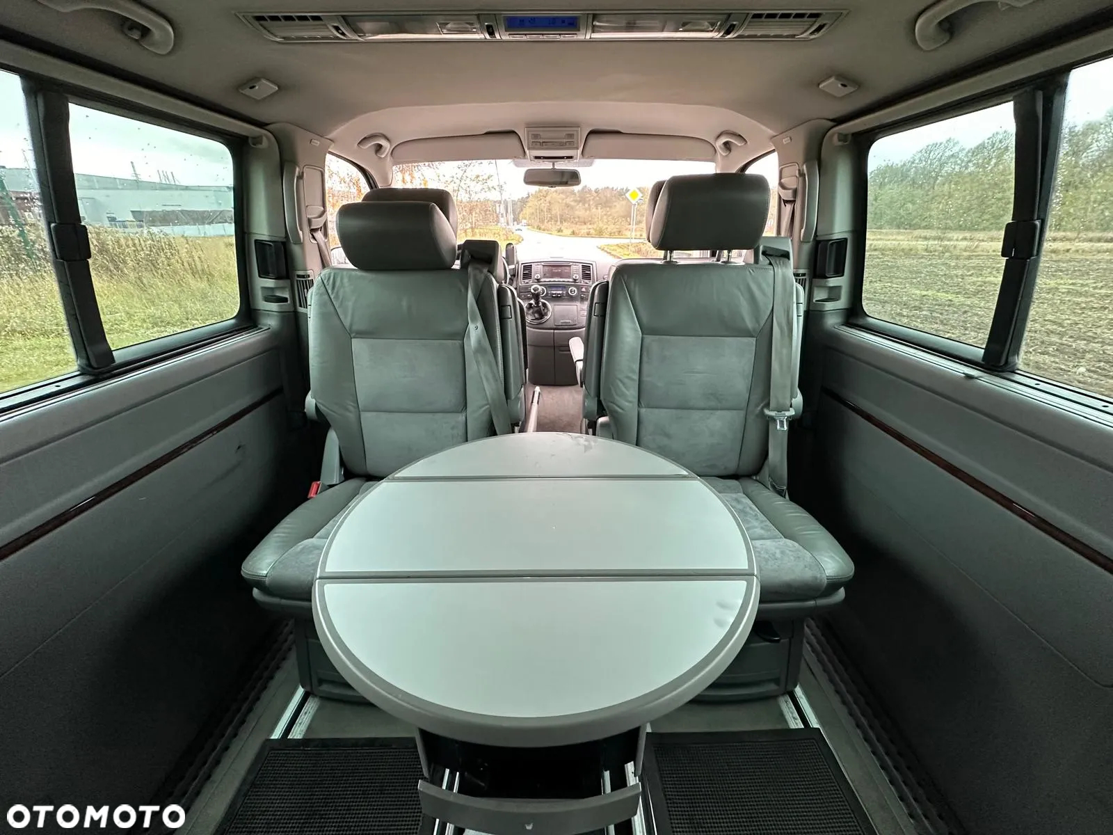 Volkswagen Multivan - 12