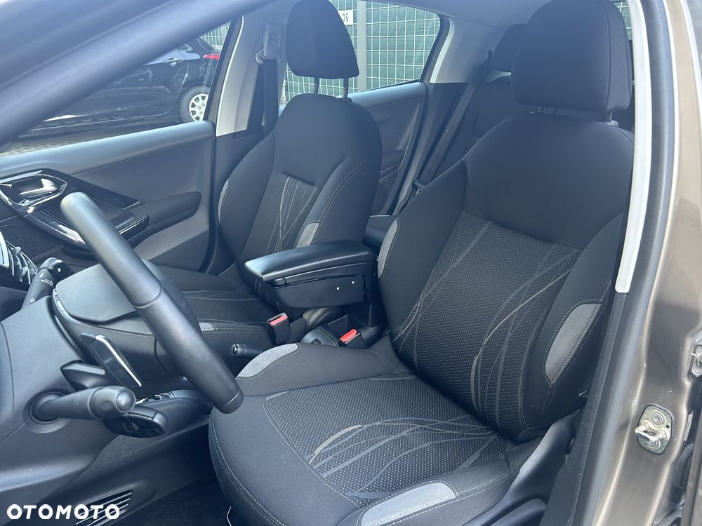 Peugeot 208 - 15