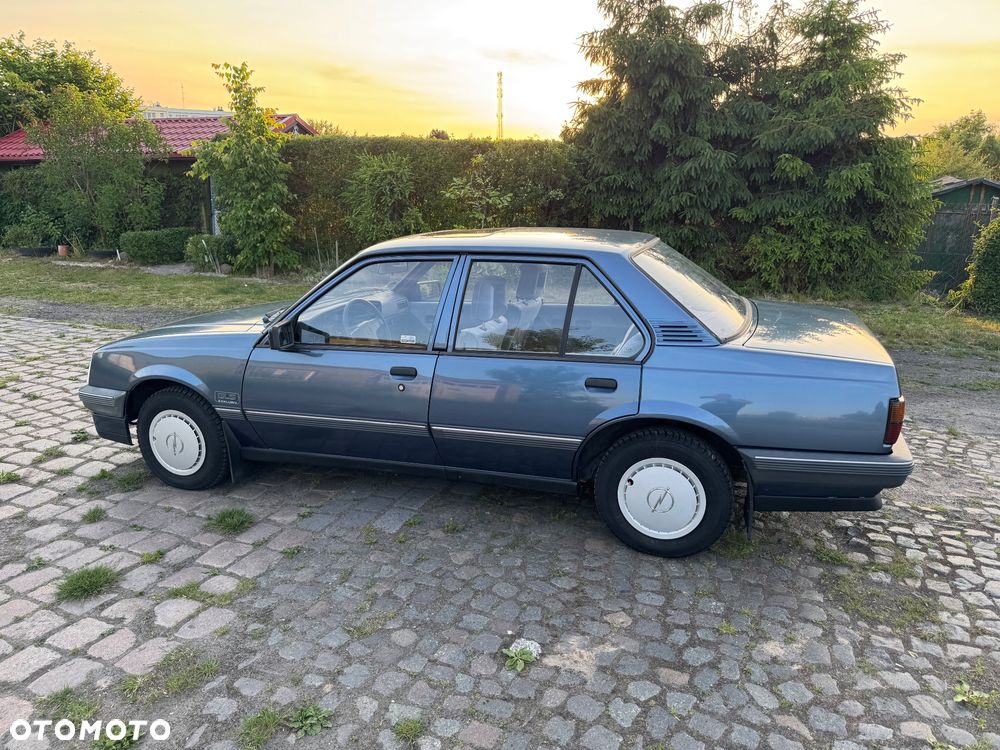 Opel Ascona 1.6 - 9