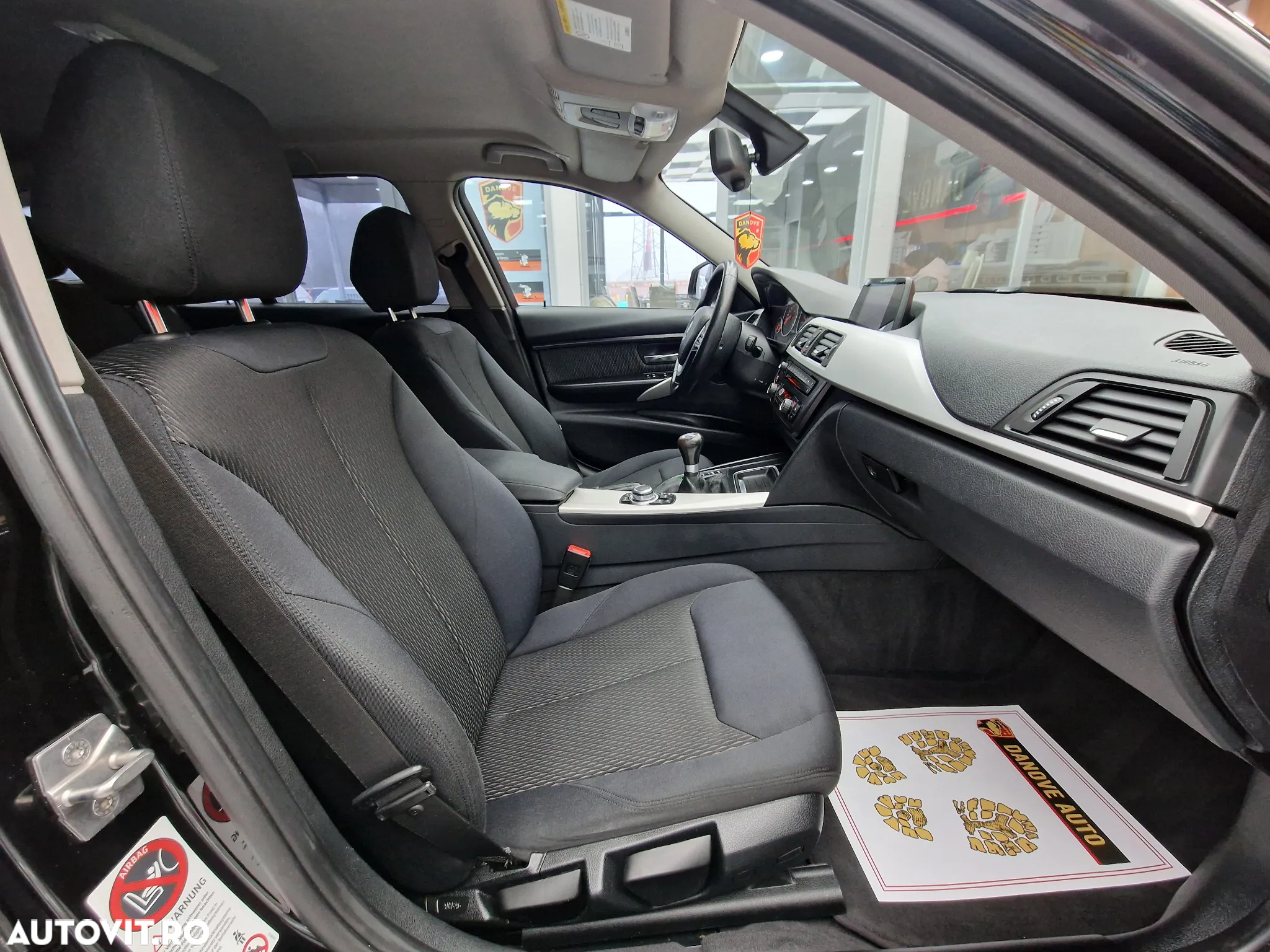 BMW Seria 3 318d - 16