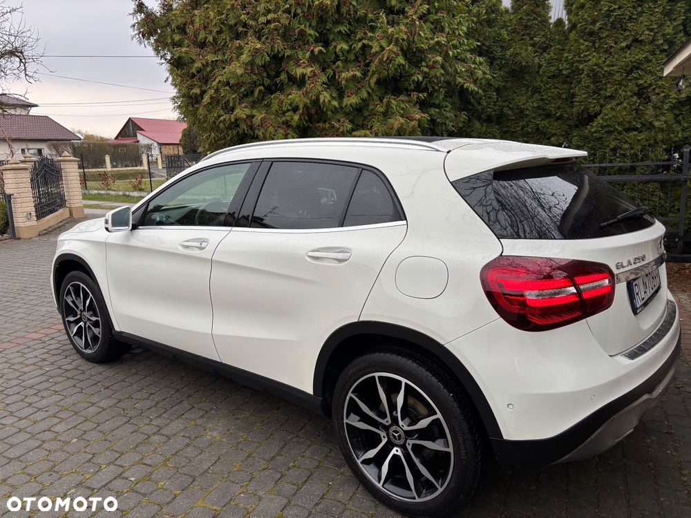 Mercedes-Benz GLA 250 4-Matic Urban - 14